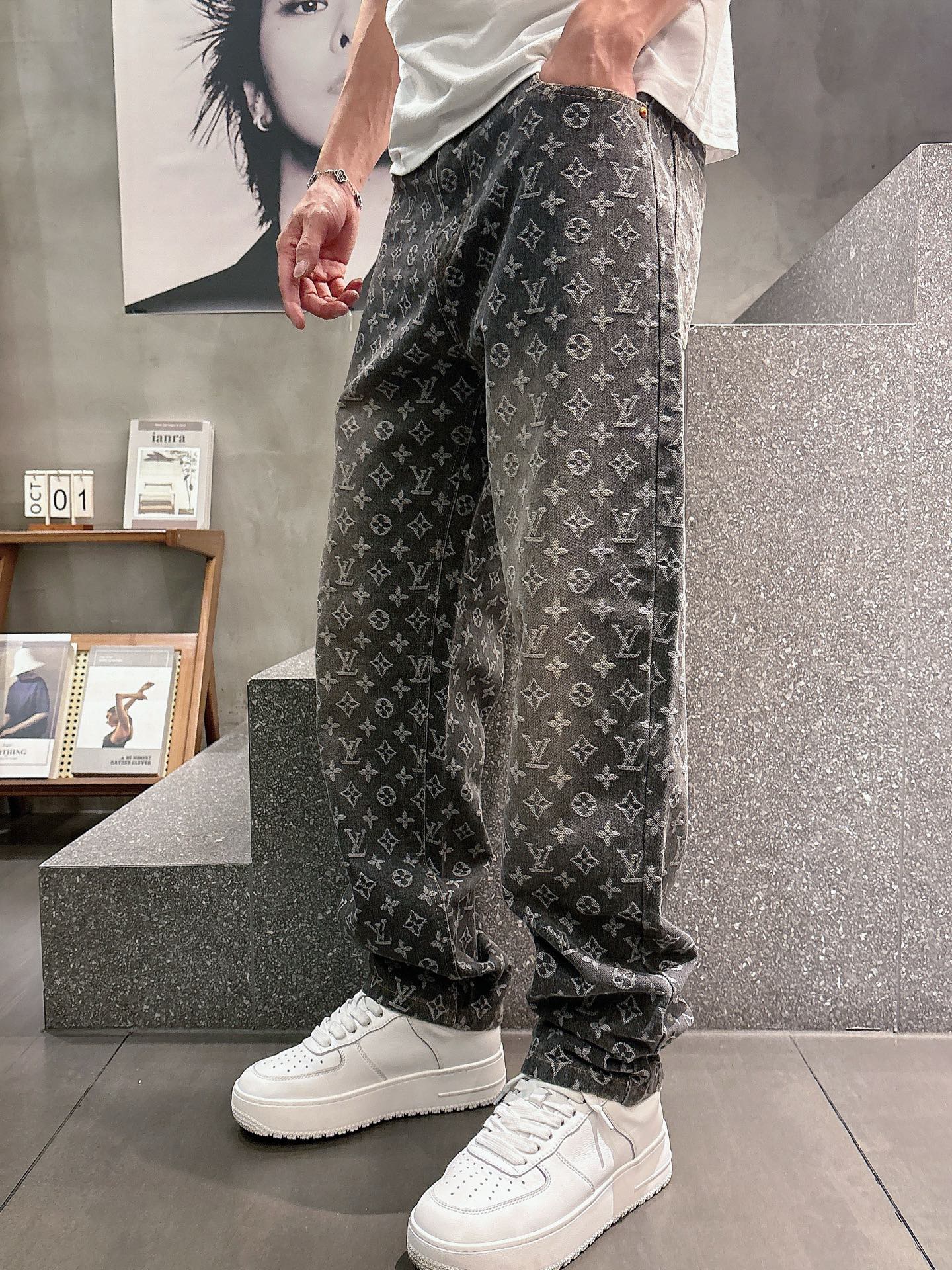 VV New Autumn/Winter Original Denim Jeans  26010702
