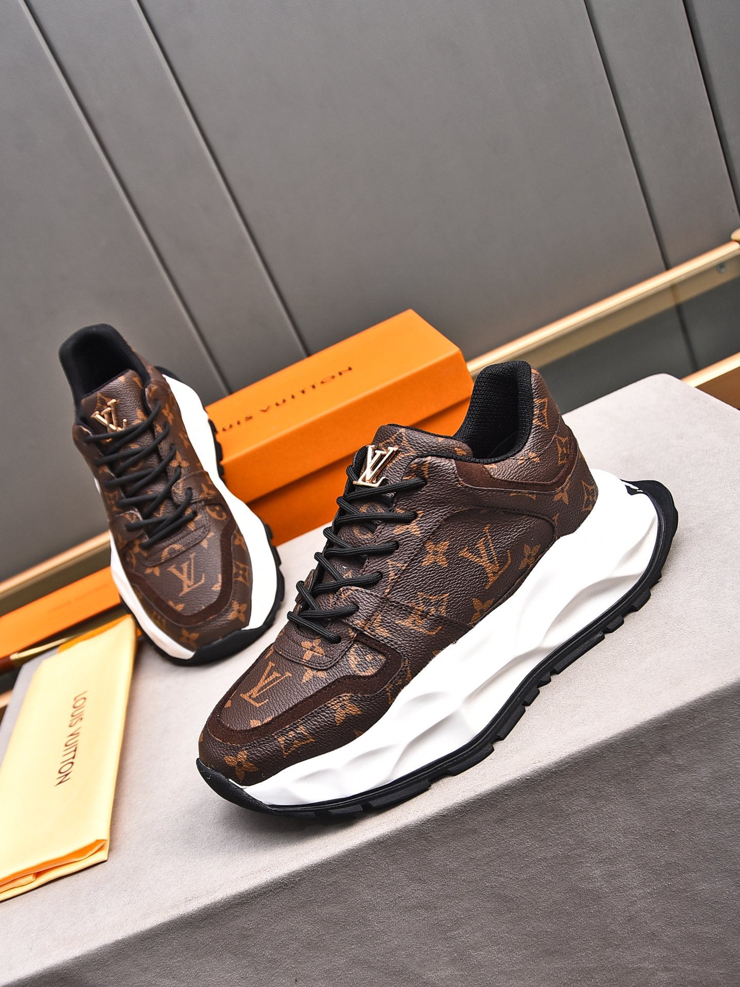 VV Milan Fashion Casual Shoes Runway Style 26010803