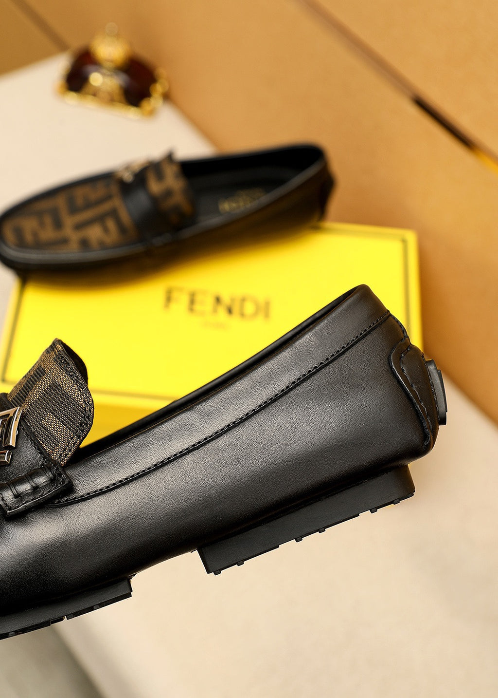 FD Embossed upper of moccasins 26040302