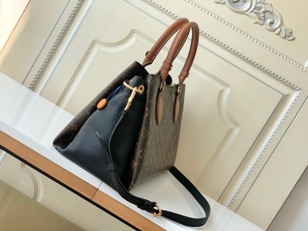 VV Montaigne shopping bag  26020201