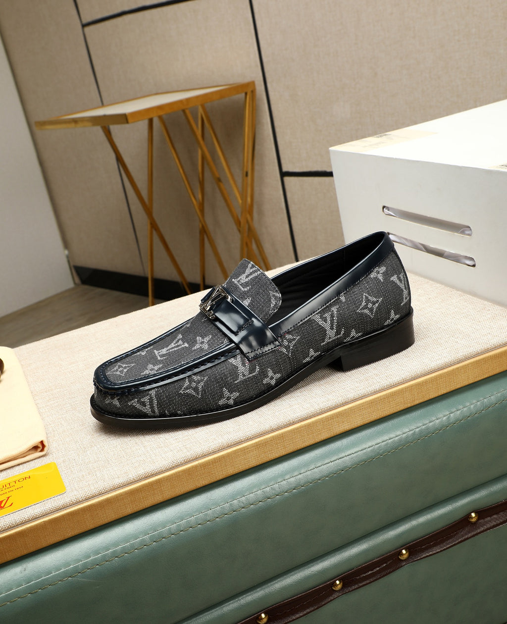 VV New top-quality loafers 26070605