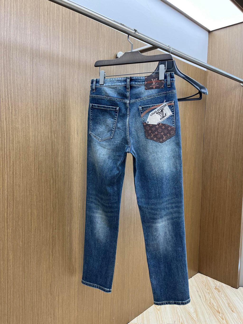 VV Latest High-End Custom Jeans 26052004