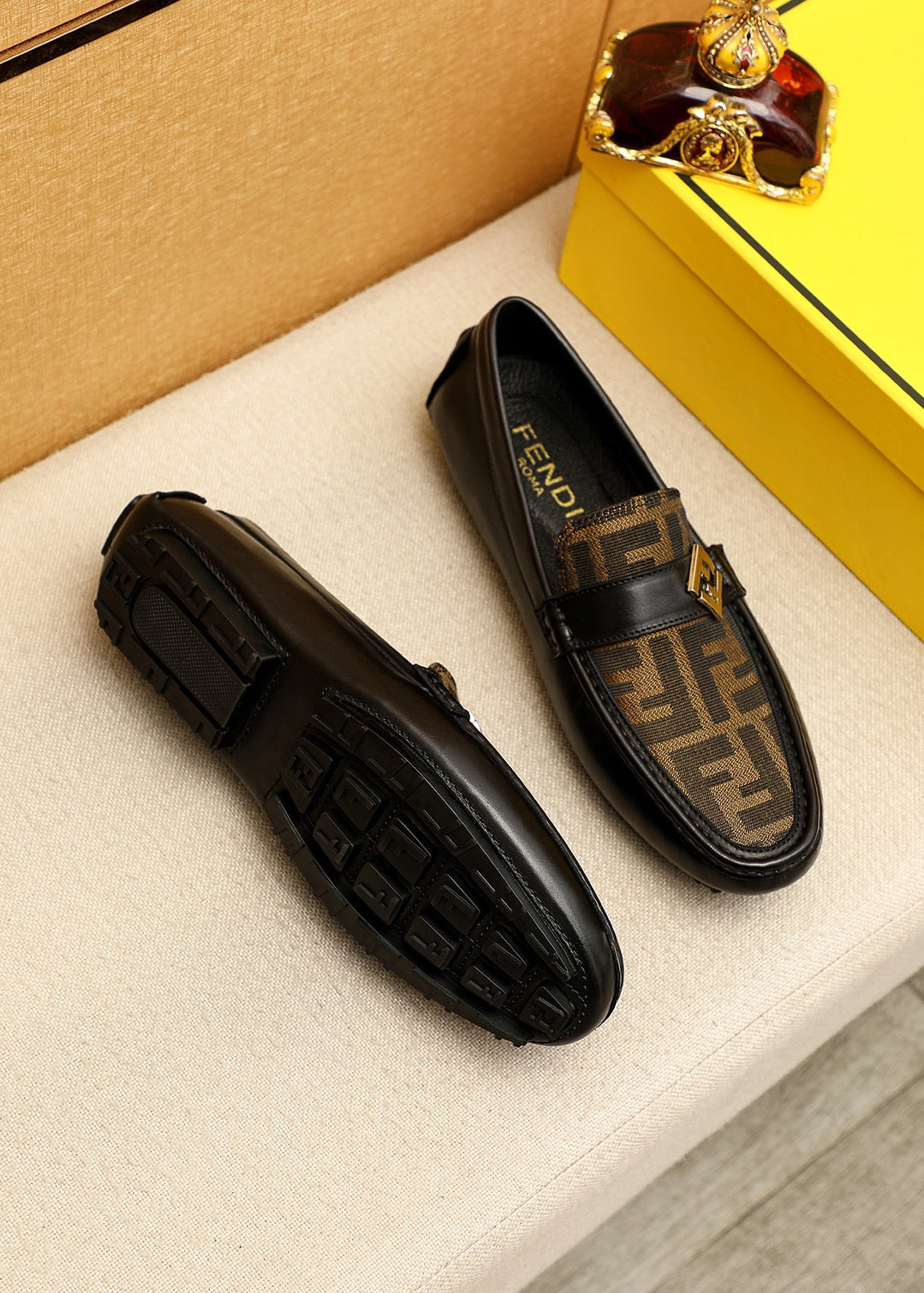 FD Embossed upper of moccasins 26040302