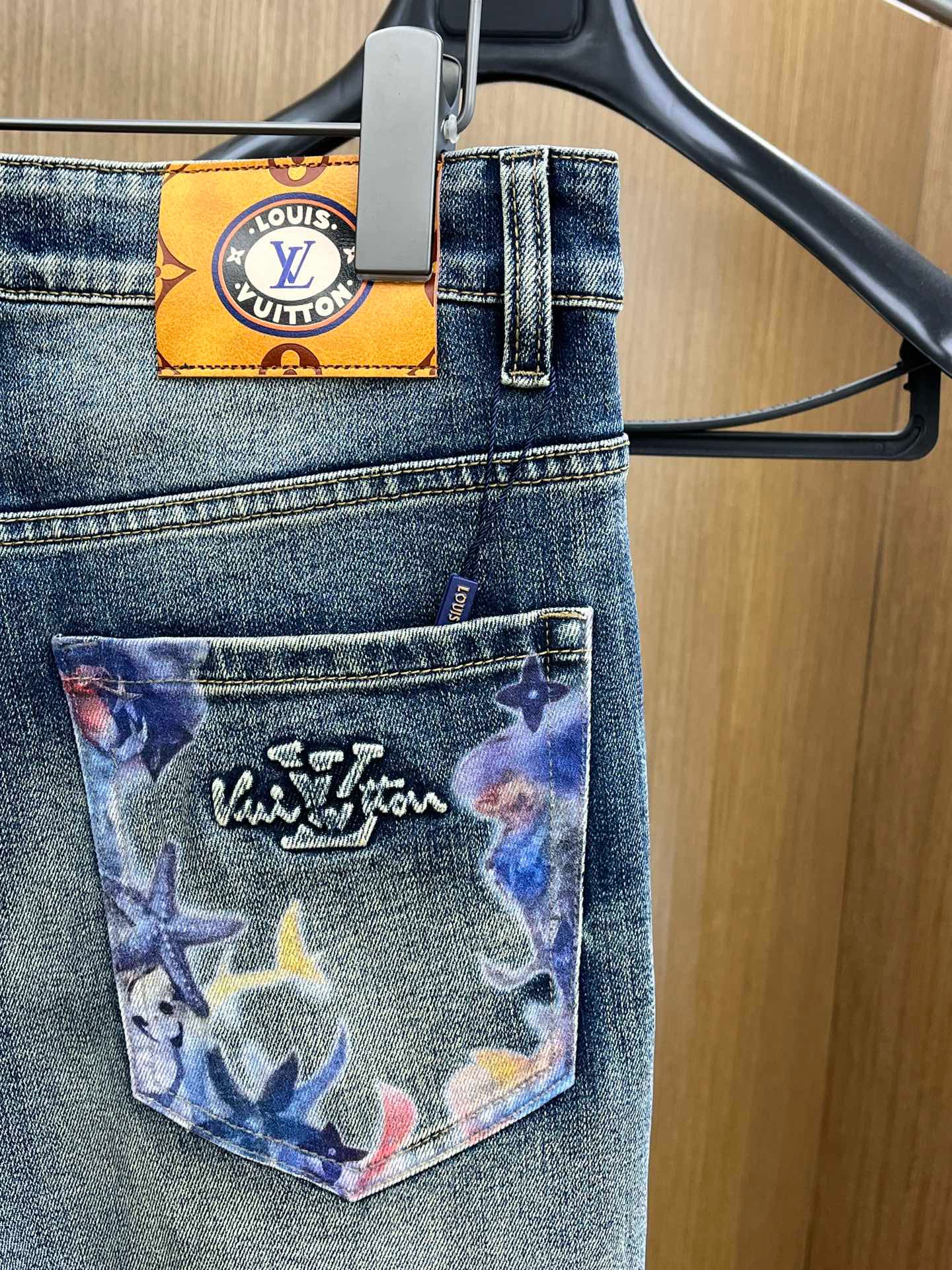 VV Latest jeans 26031102