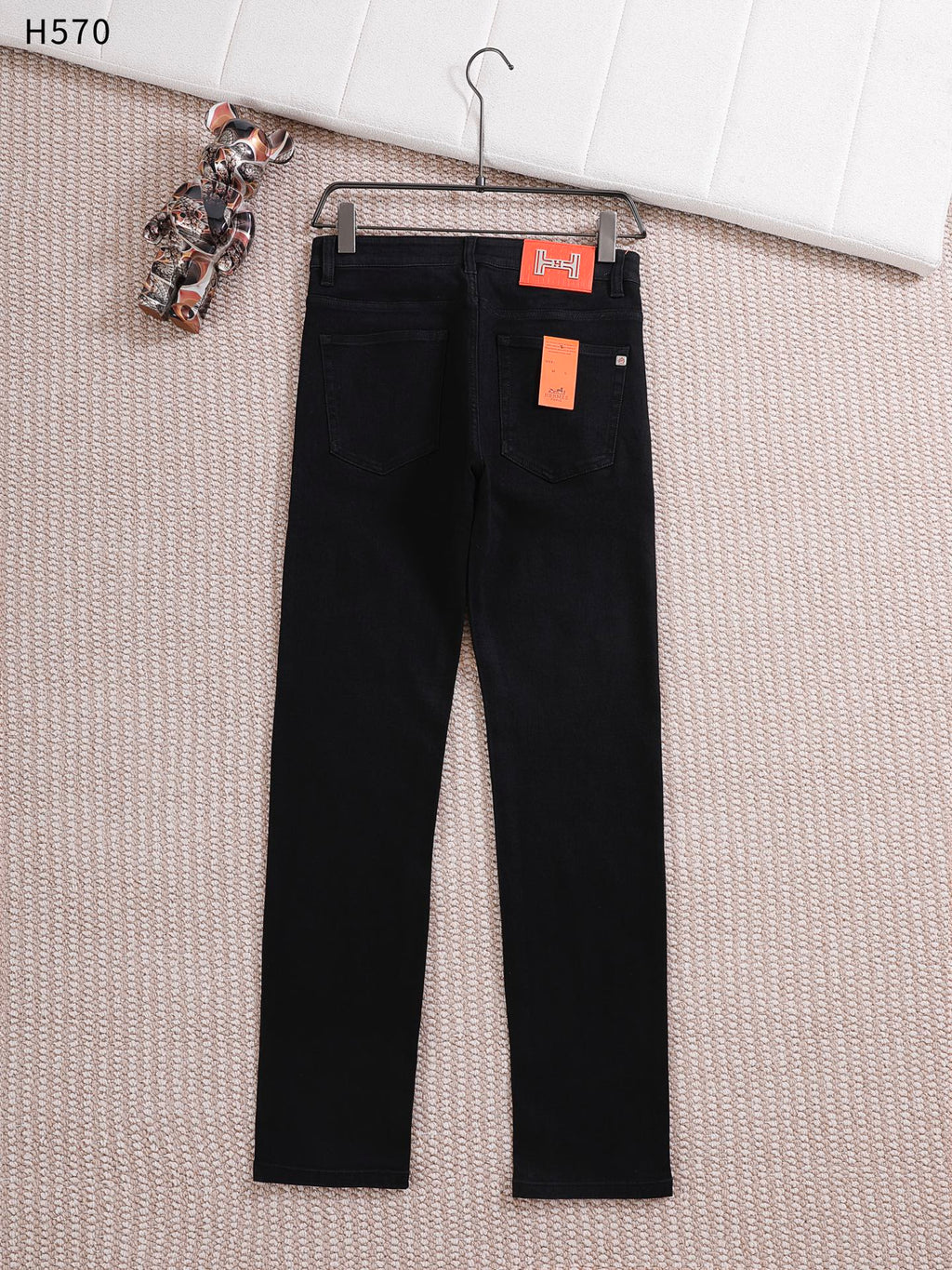 HM New slim straight-leg jeans 26061601