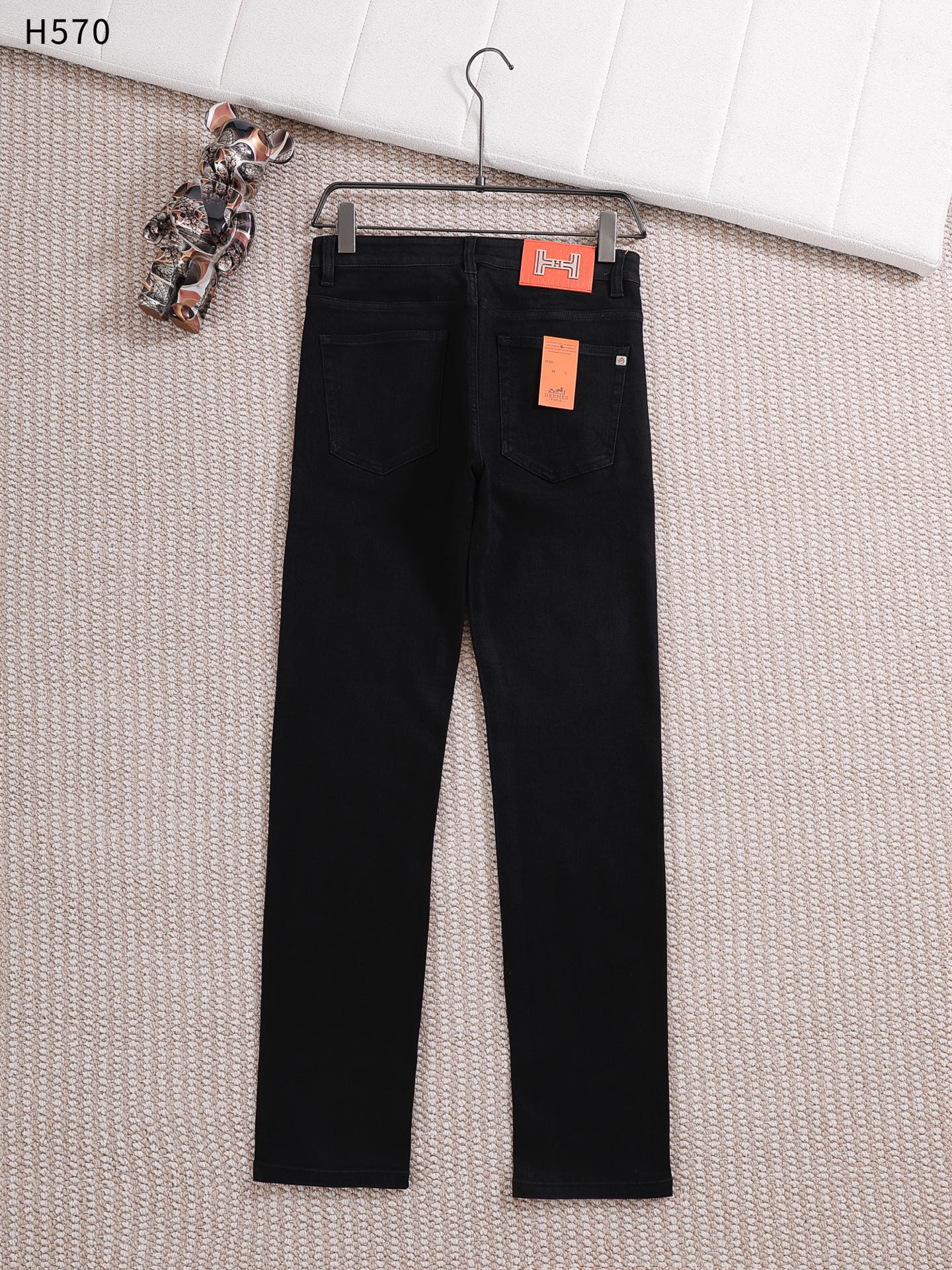 HM New slim straight-leg jeans 26061601