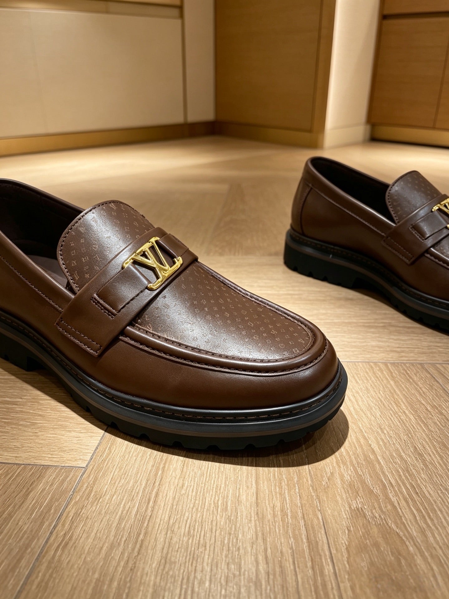 VV Top quality classic loafers 26070311