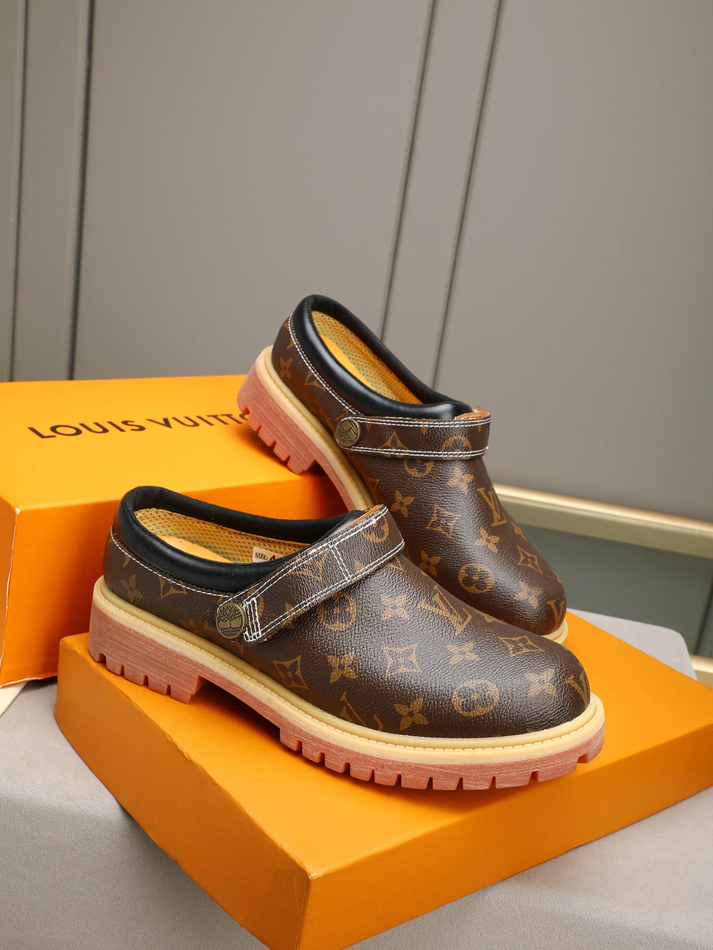 VV Retro-style monogram ankle boots (collaboration model)  2026070202