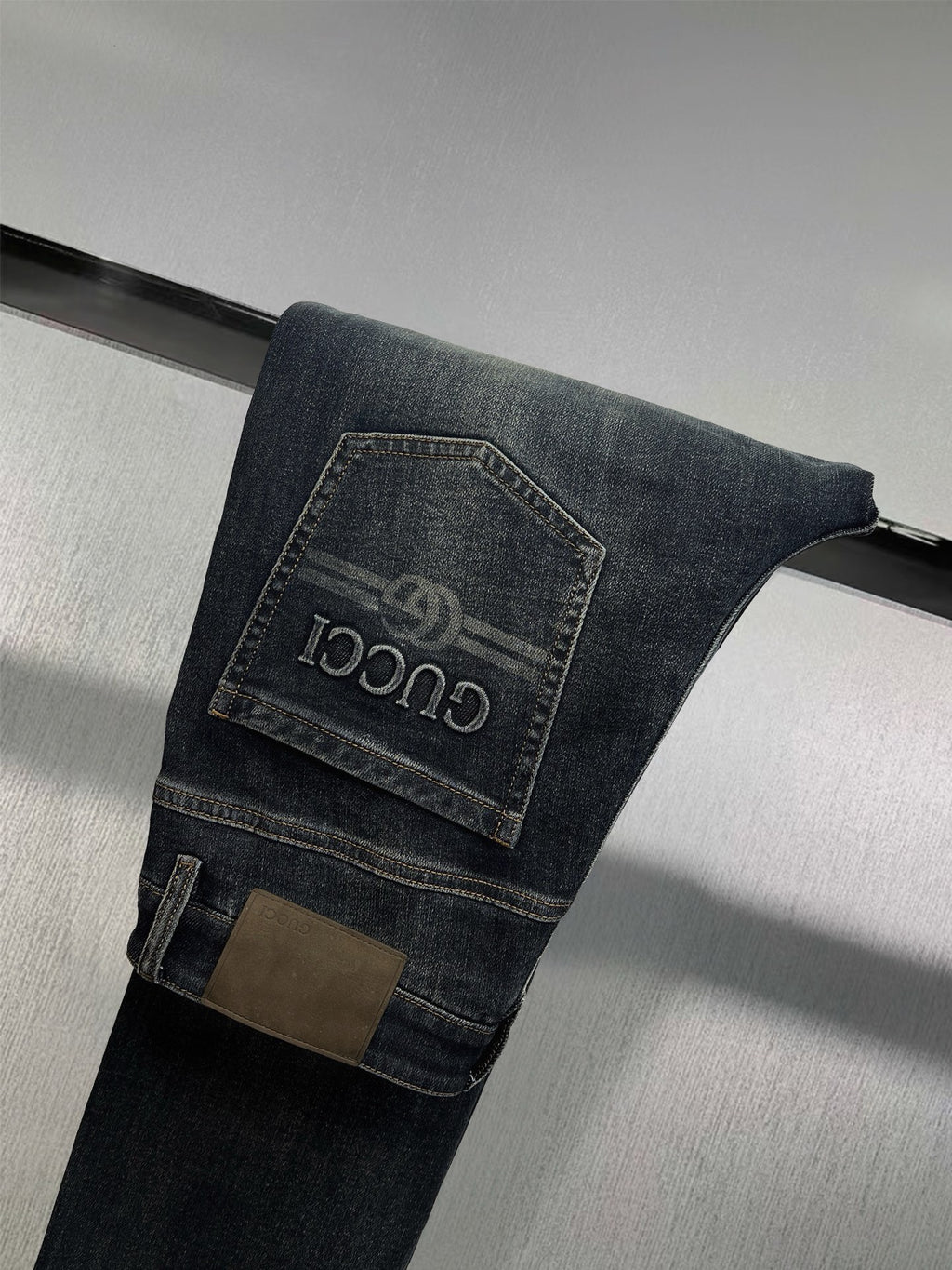 GG New fashionable straight-leg jeans, the latest runway style from Fashion Week 26020207