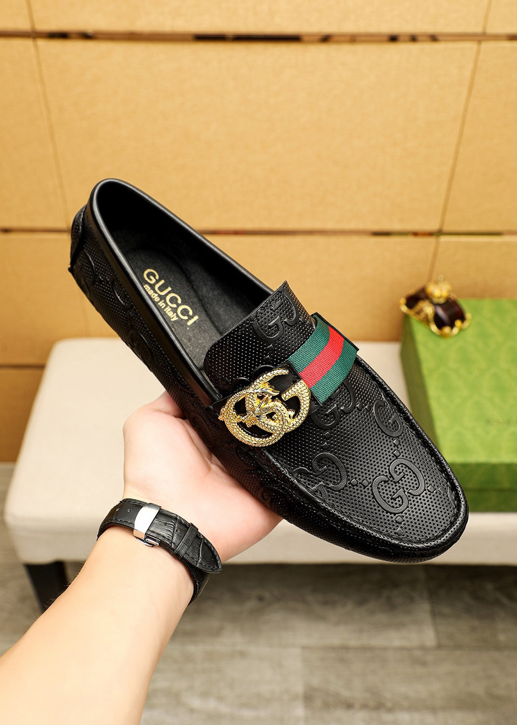 GUI Embossed upper of moccasins 26040301
