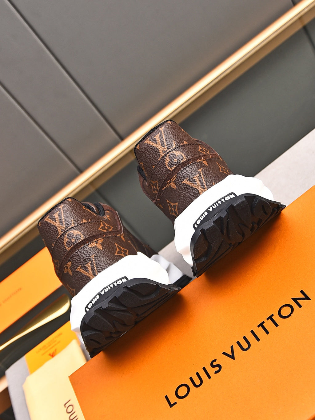 VV Milan Fashion Casual Shoes Runway Style 26010803