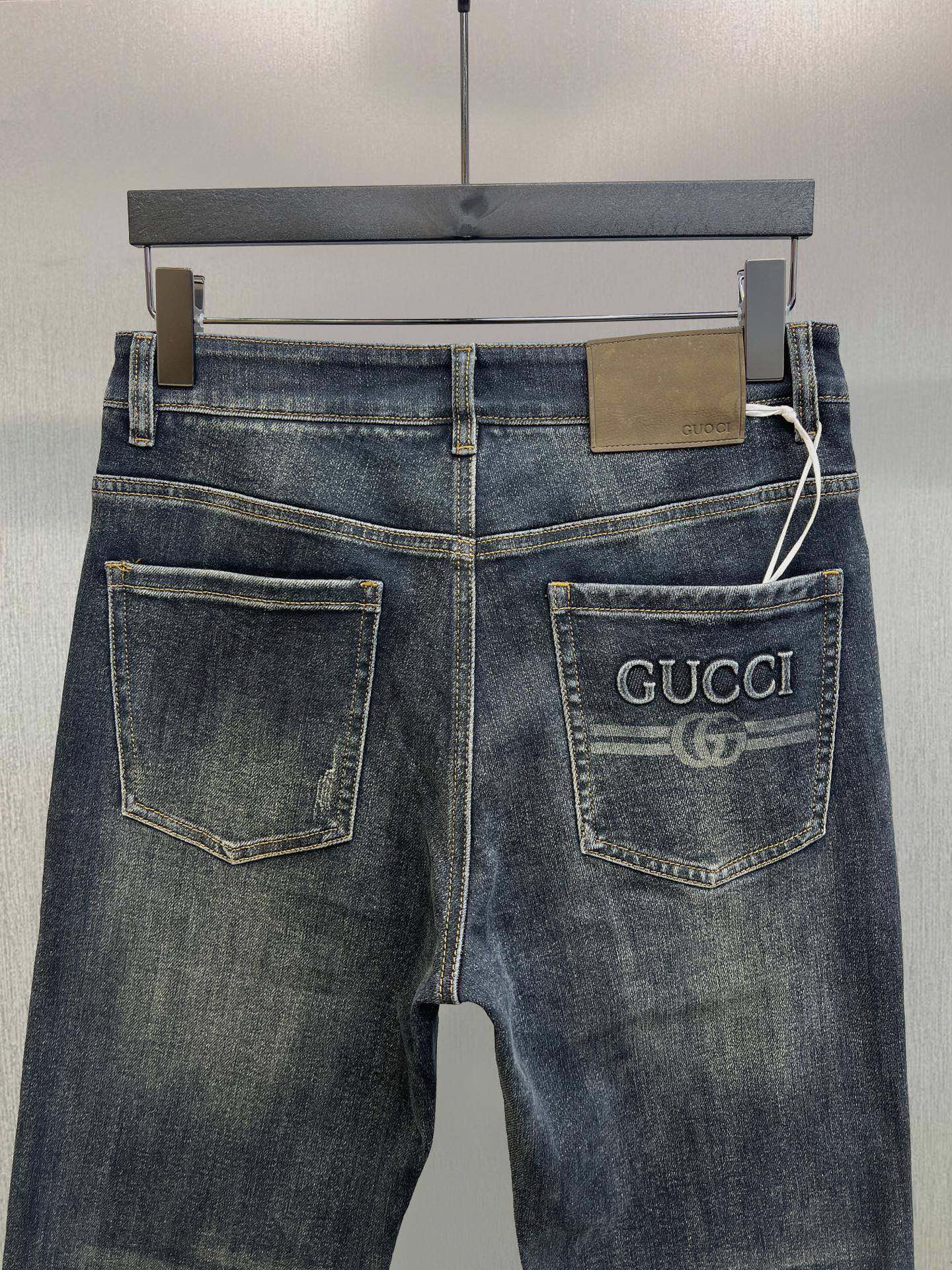 GG New fashionable straight-leg jeans, the latest runway style from Fashion Week 26020207