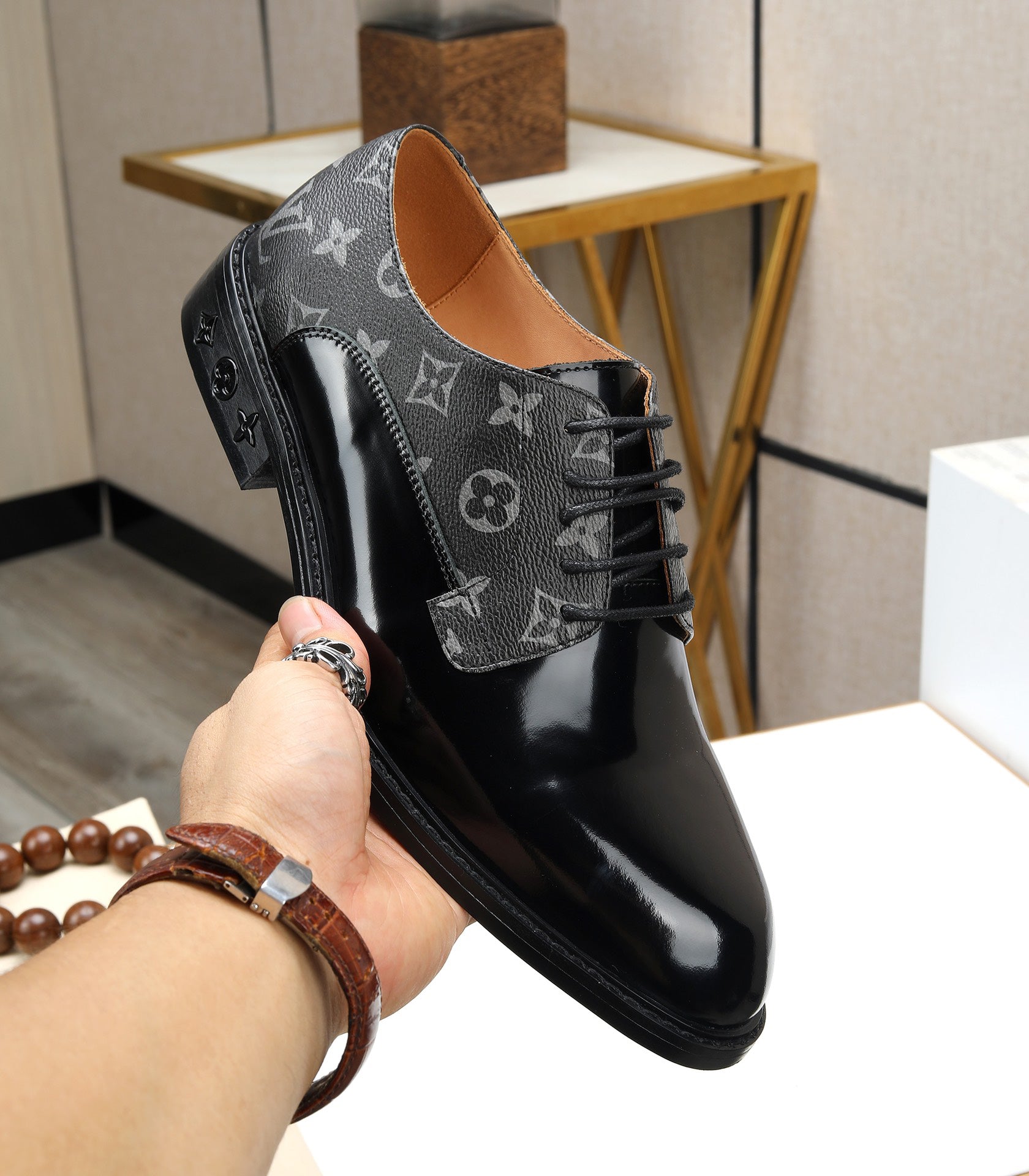 VV  Top-tier, original-quality formal business leather shoes  26072106