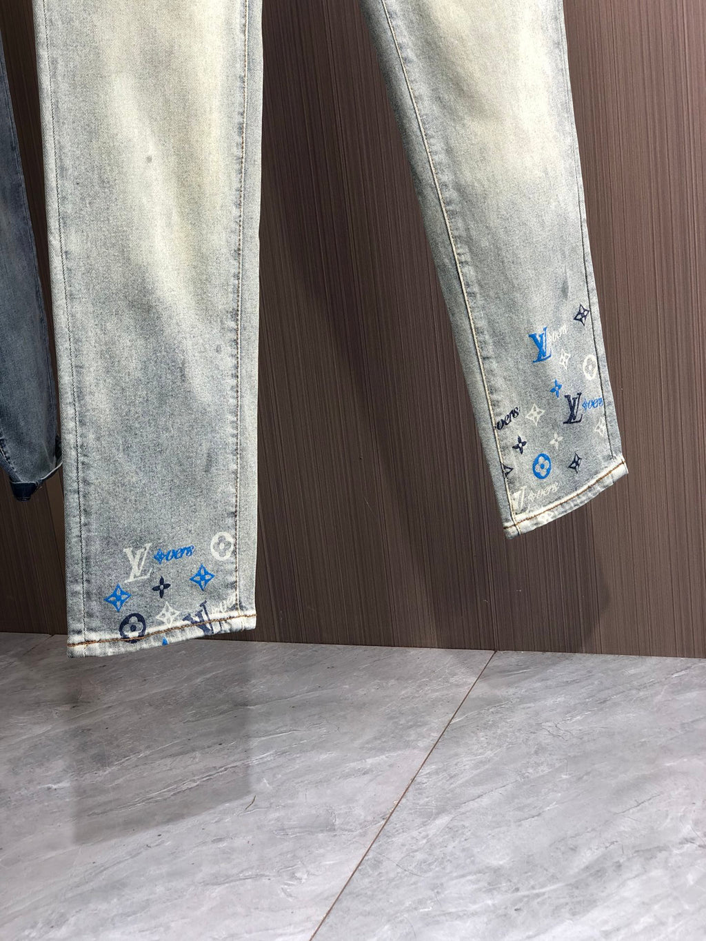VV New stylish slim-fit straight leg jeans 26031108