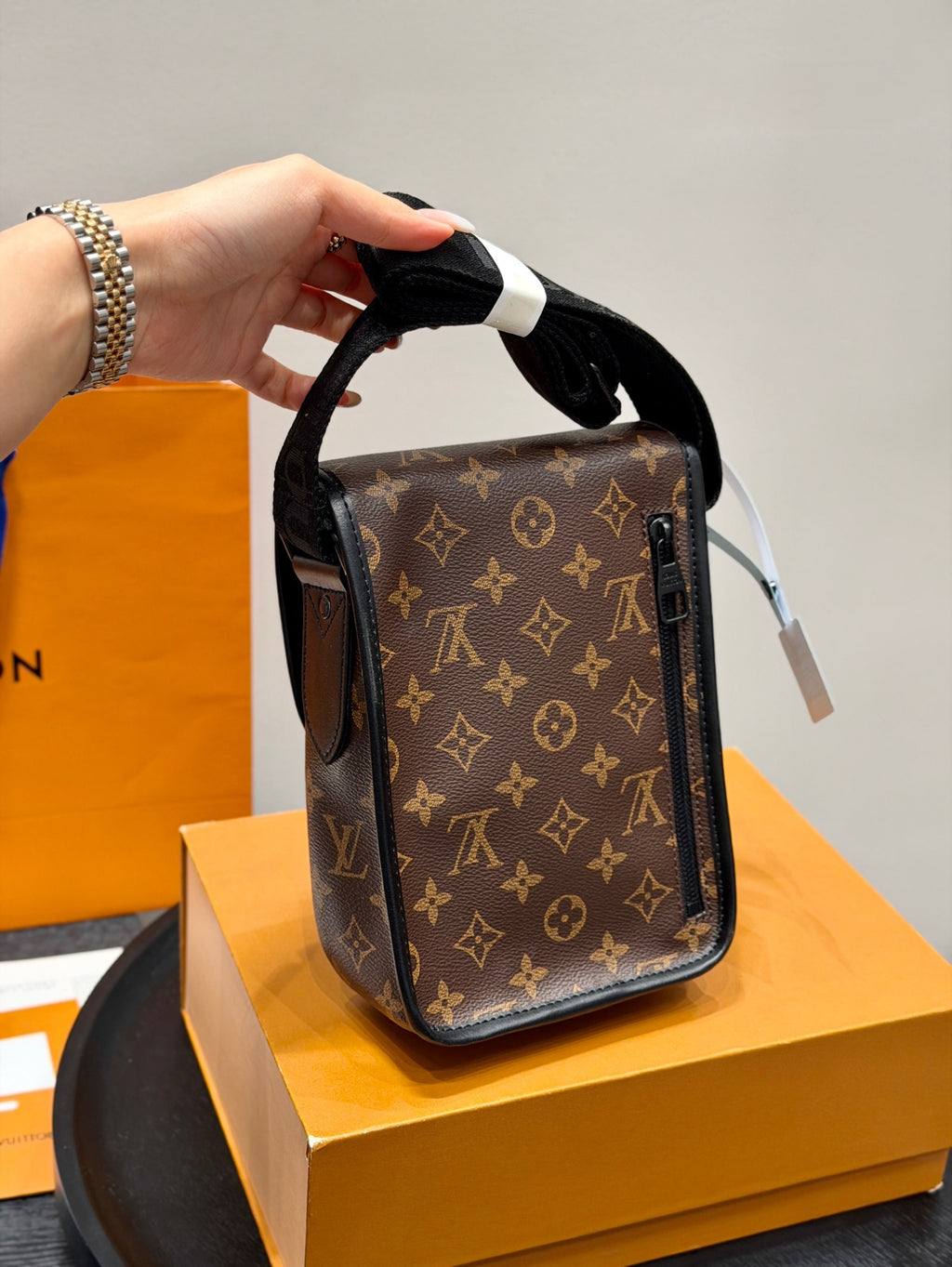 VV Monogram Phone Pouch 26031302