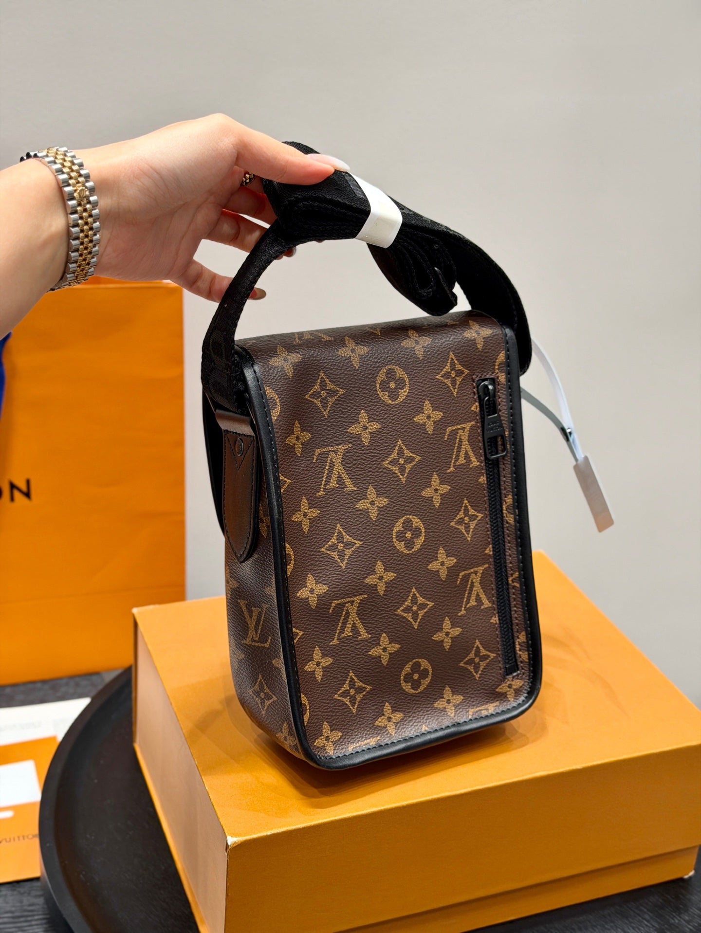 VV Monogram Phone Pouch 26031302