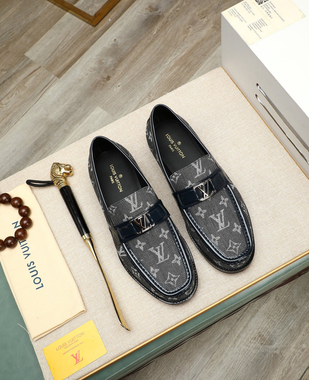 VV New top-quality loafers 26070605