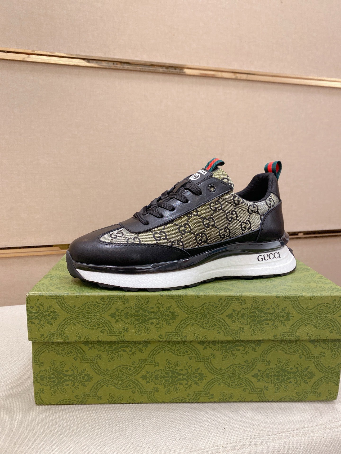 GG Top-of-the-line new genuine leather athletic shoes 26010801