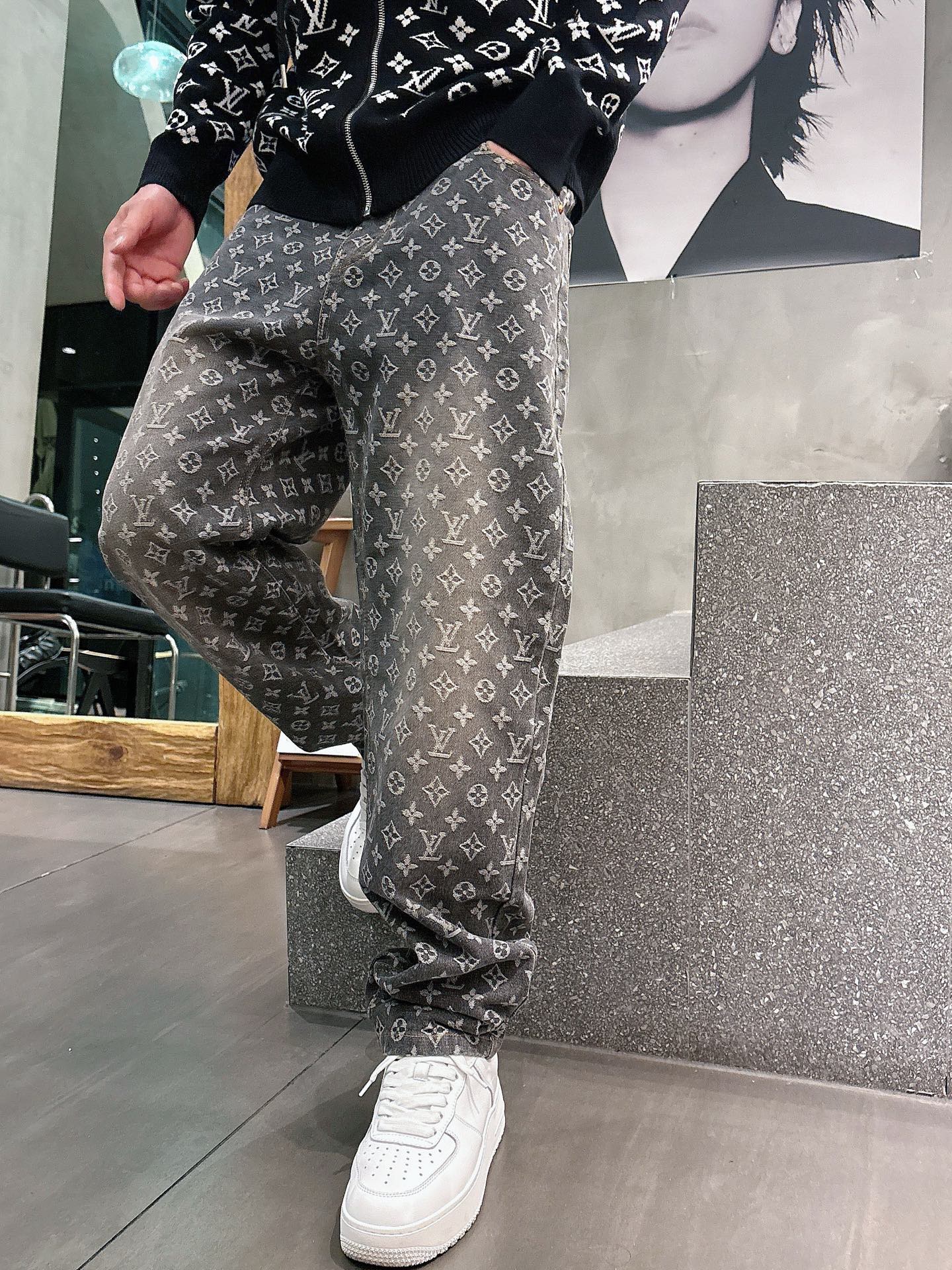 VV New Autumn/Winter Original Denim Jeans  26010702