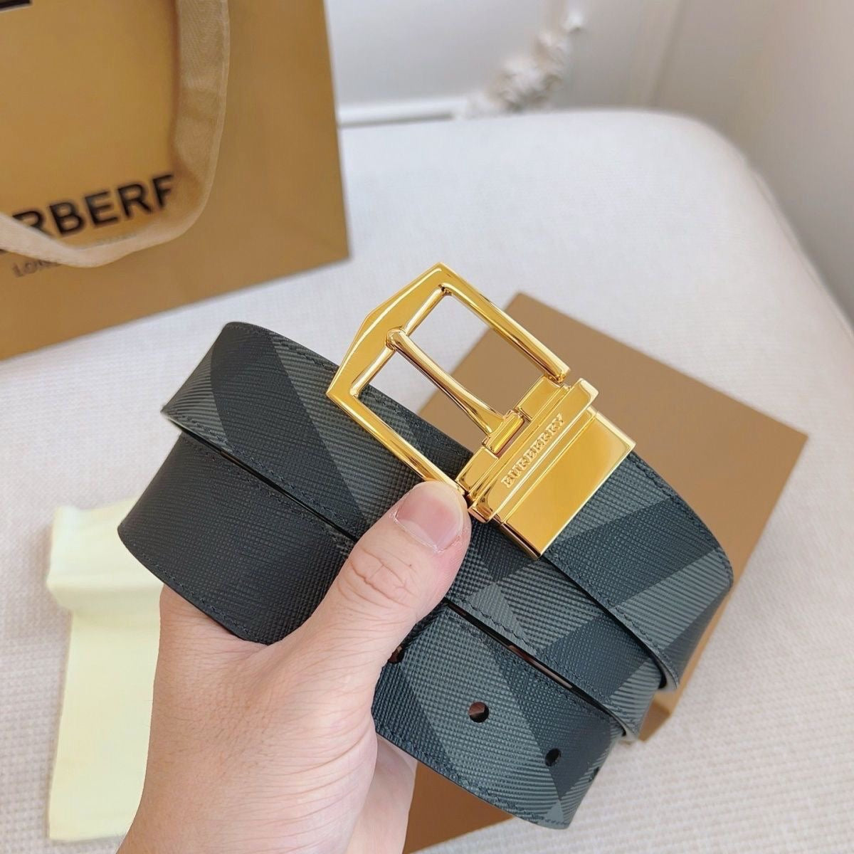 TB  New men's genuine leather belt, stylish and versatile with double-sided buckle  25112006