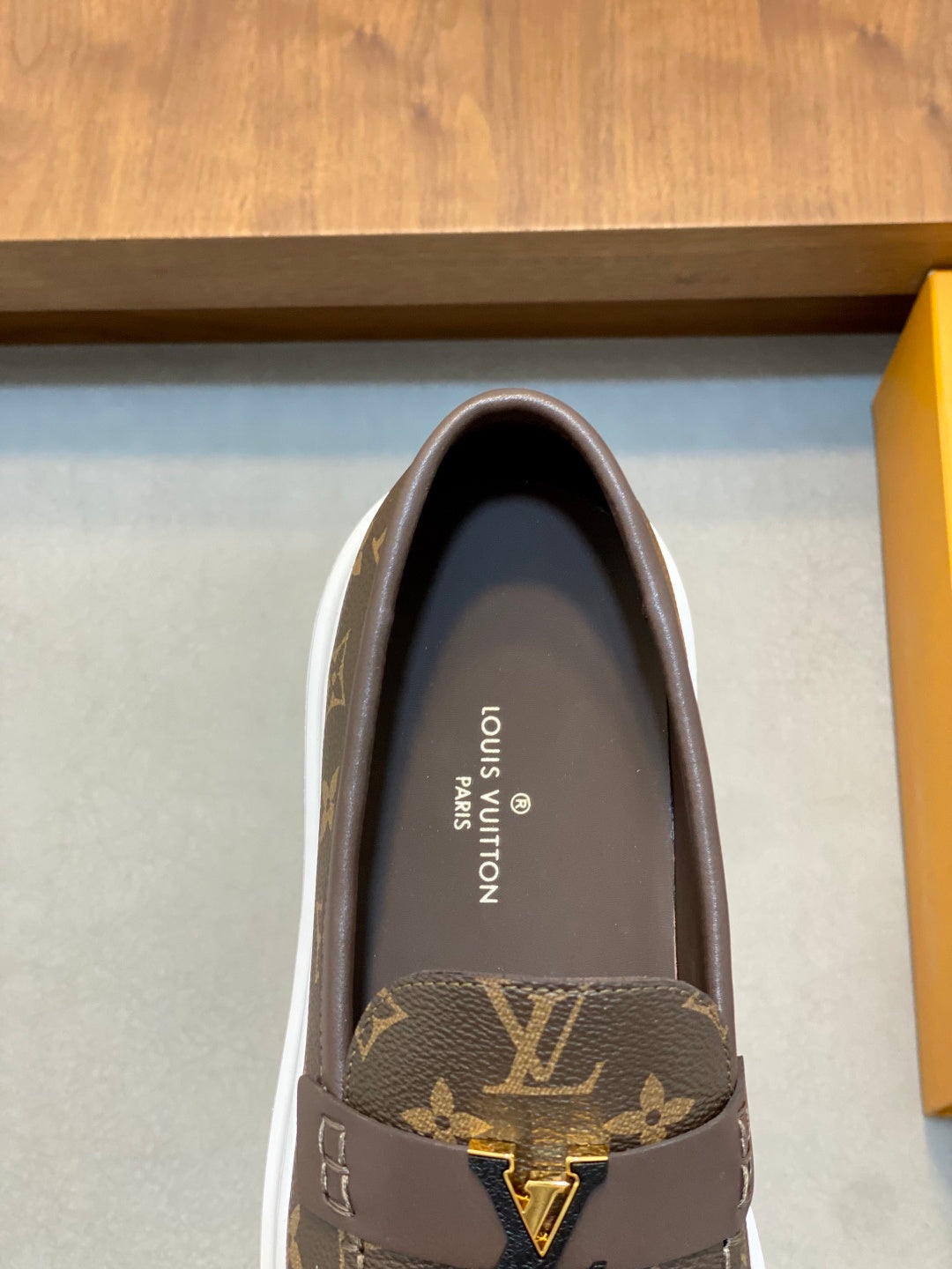 VV  Casual and stylish men's shoes  25121611