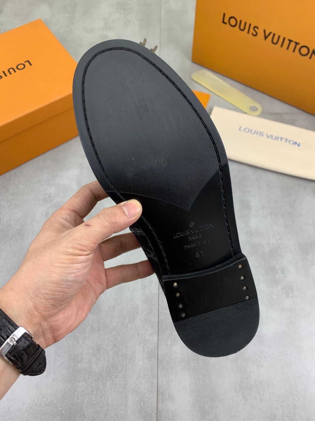 VV  Top-quality classic leather shoes 26031001