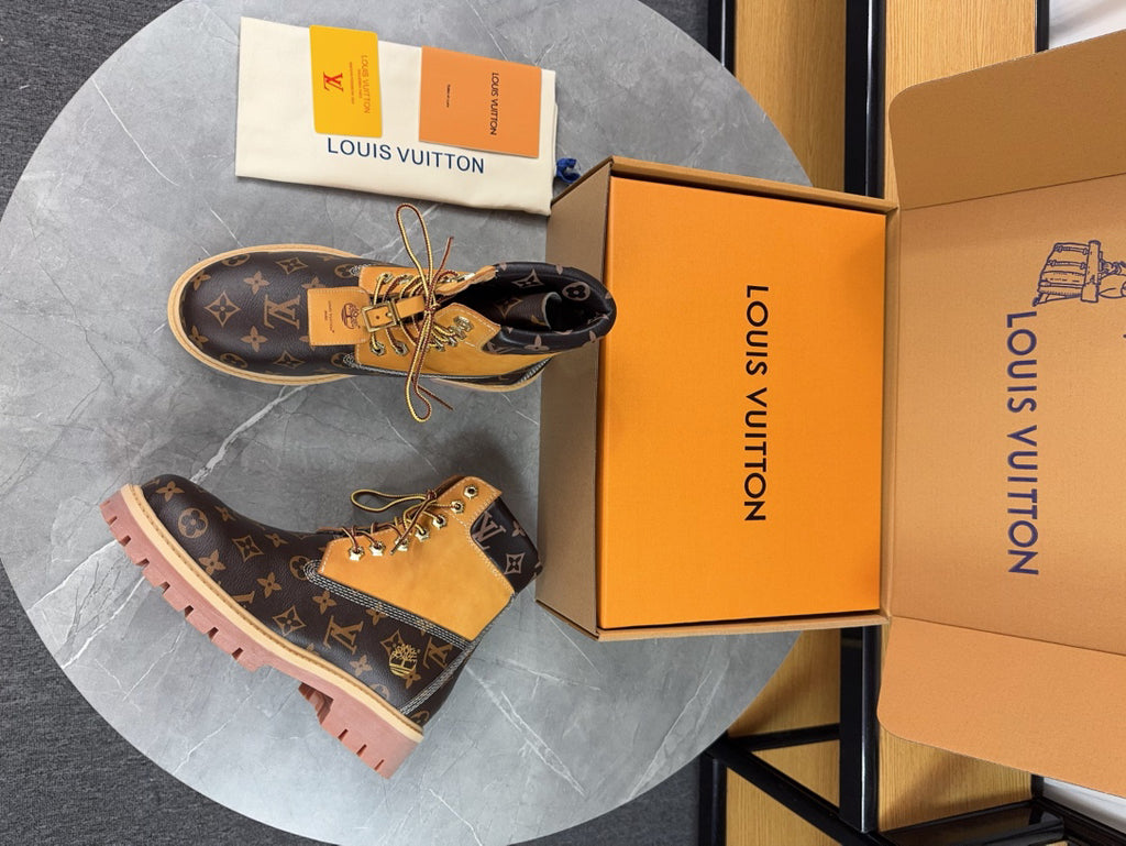 VV  Couple style x collaboration style American workwear monogram  25121603