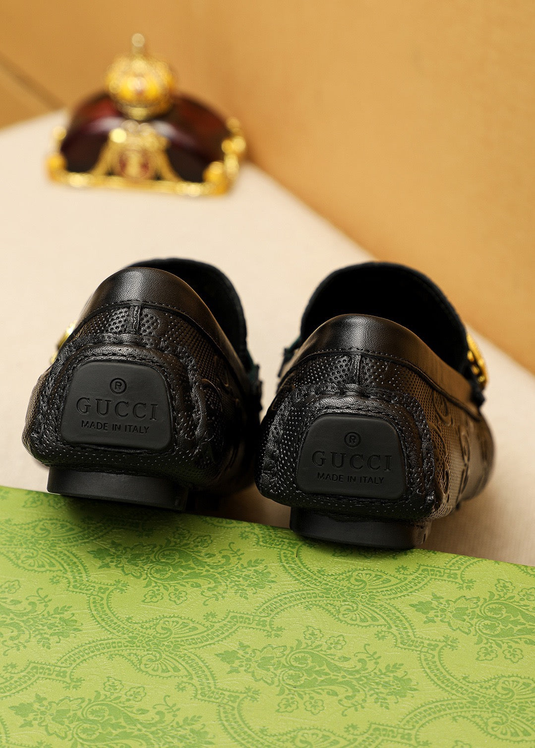 GUI Embossed upper of moccasins 26040301