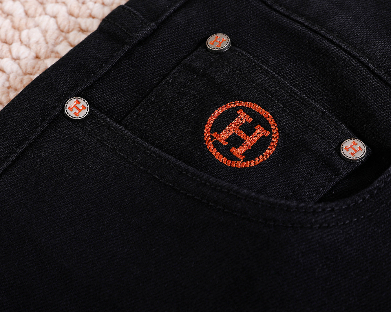 HM New slim straight-leg jeans 26061601