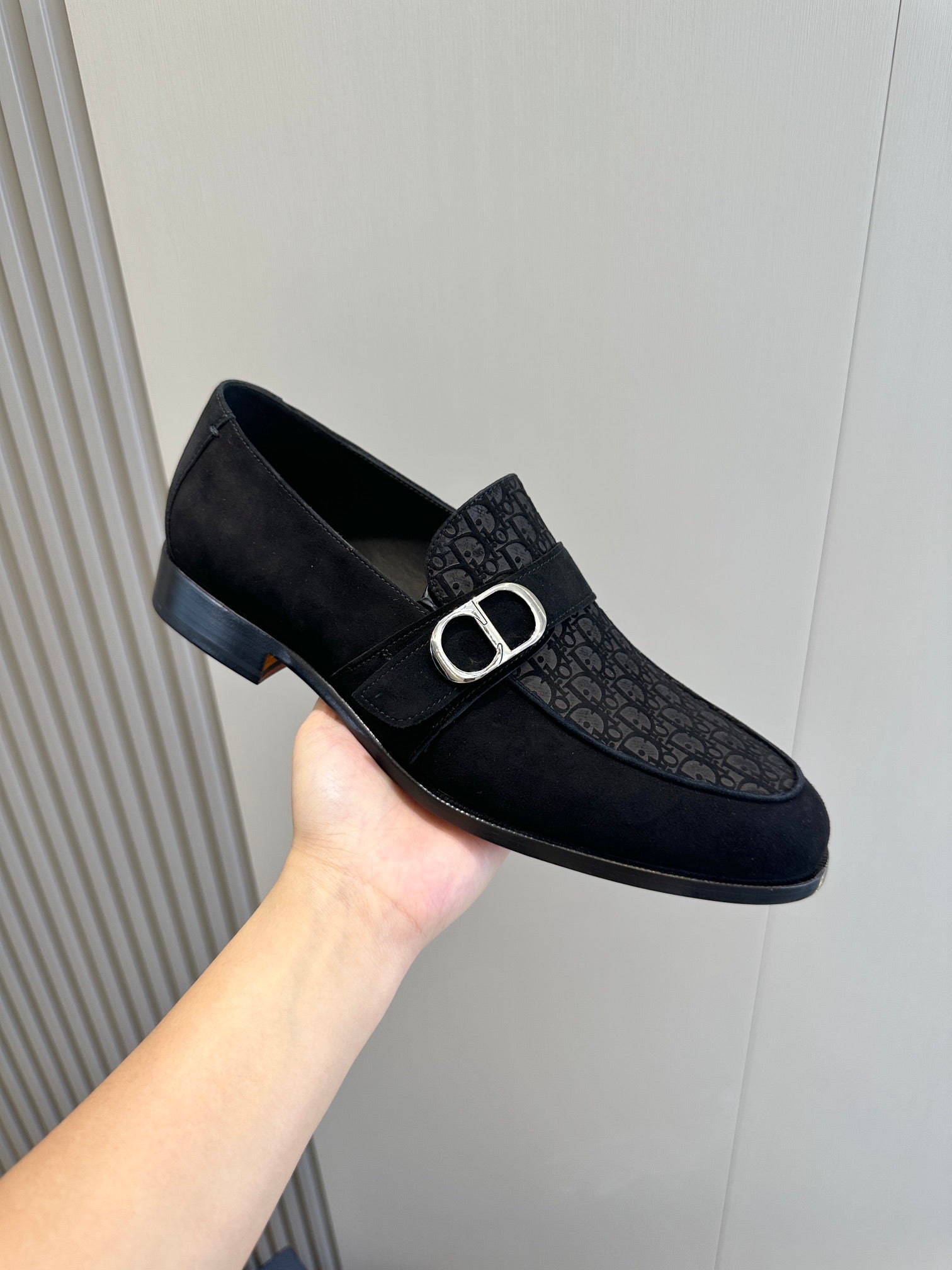 CD Men's 1:1 Genuine Leather Sole Loafers 26070601